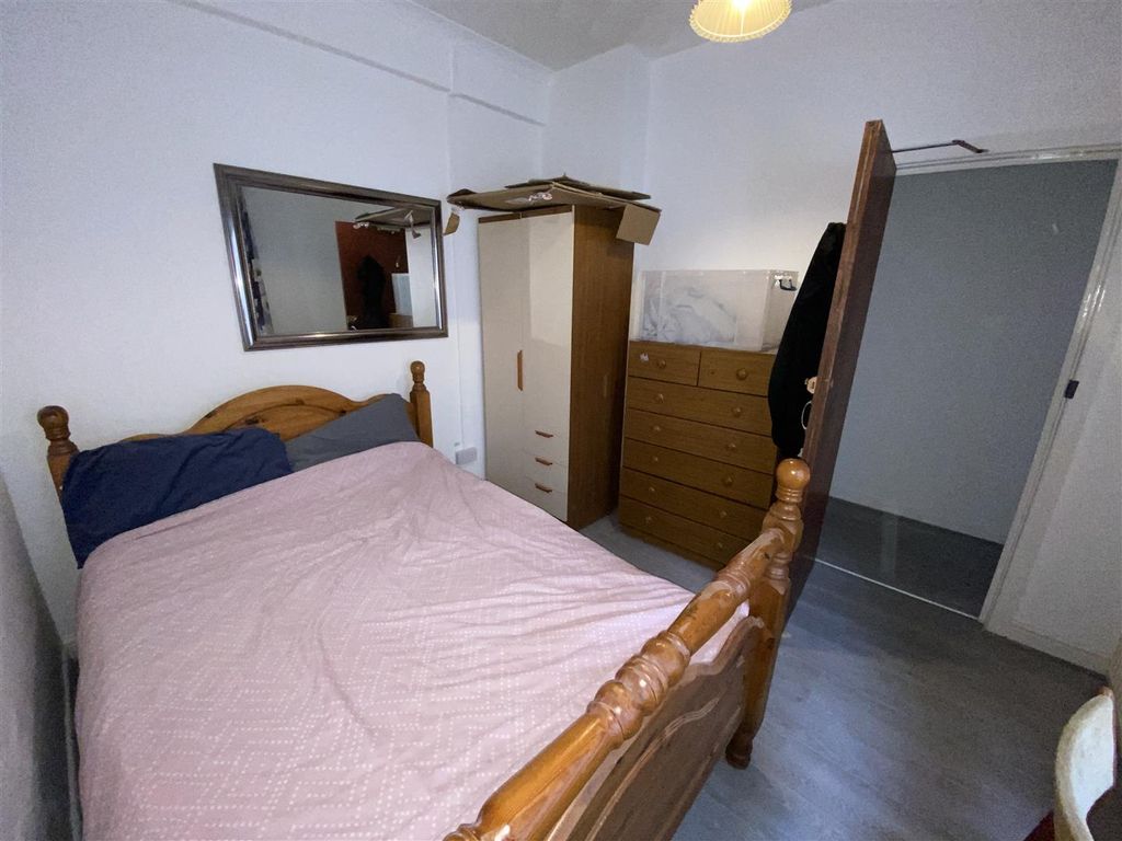Room to rentGwyn Street, Treforest CF37