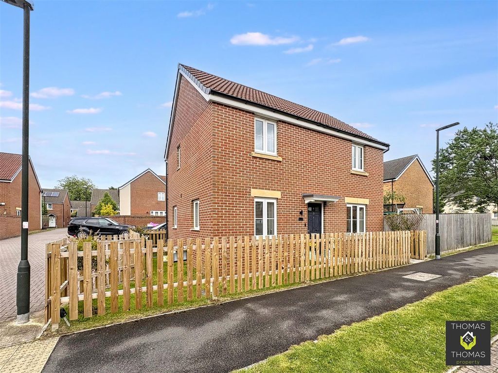 3 bed detached house for saleTextile Drive, Brockworth GL3