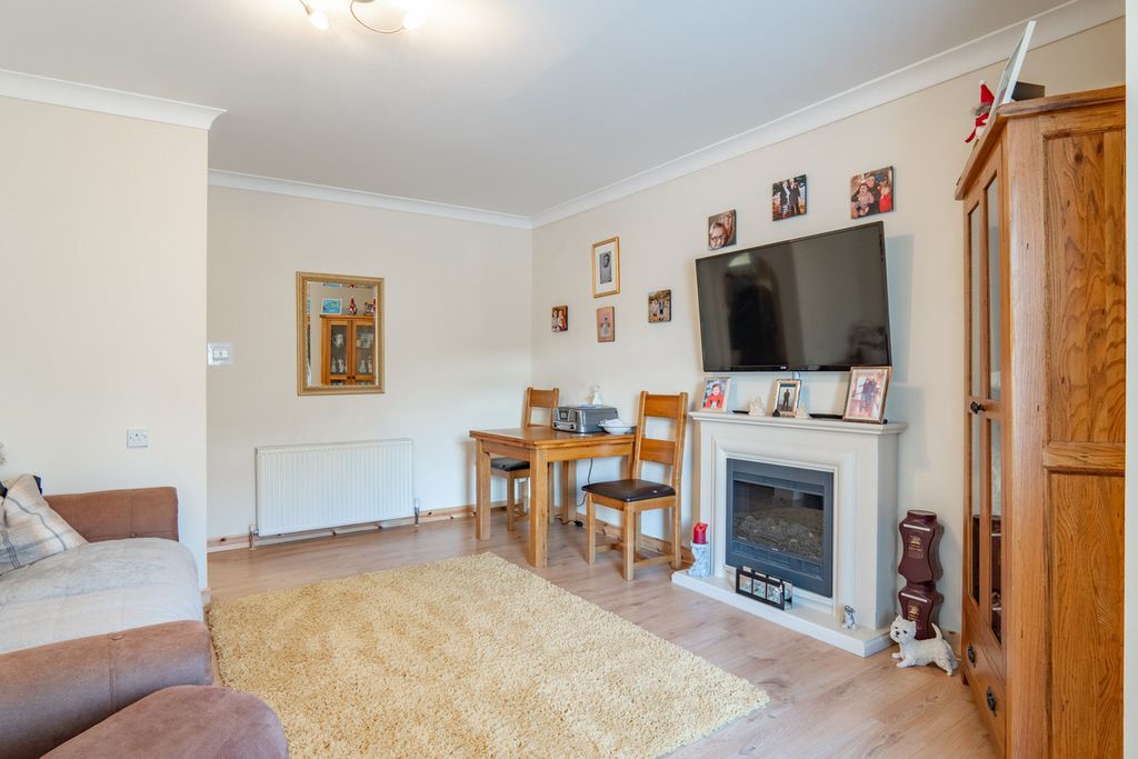 2 bed flat for saleMillcraig Road, Dingwall IV15 photo 3