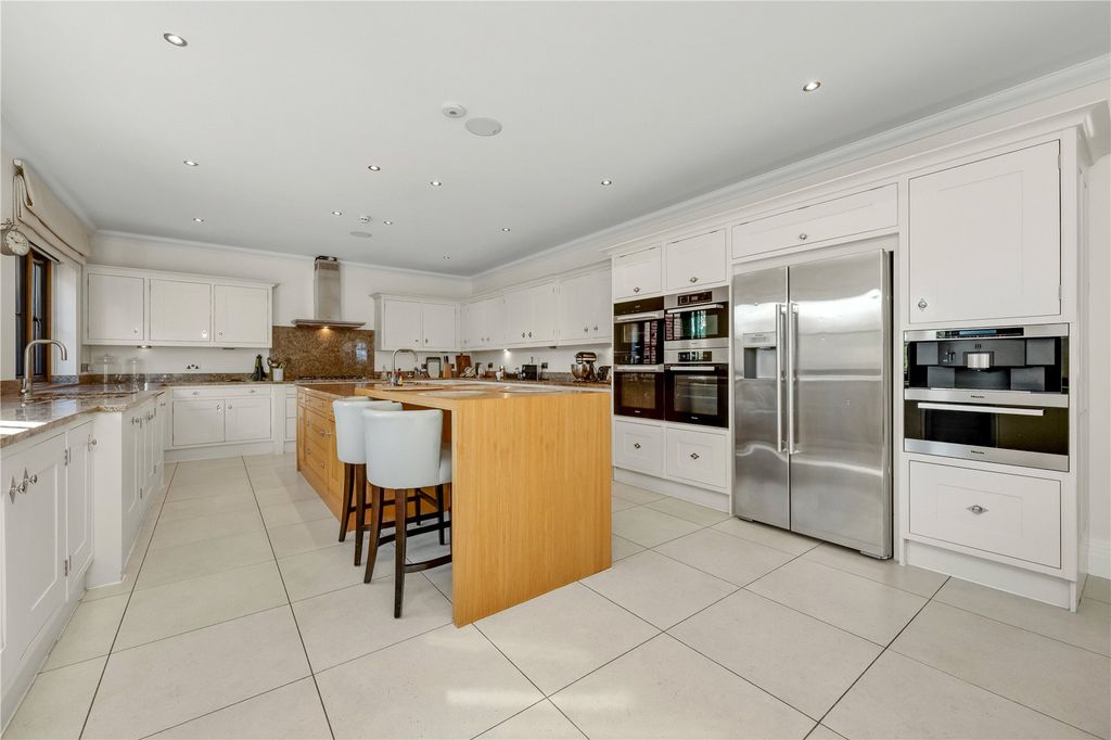 Additional image 3 of 7 bed detached house to rentChavey Down Road, Winkfield Row, Bracknell, Berkshire RG42