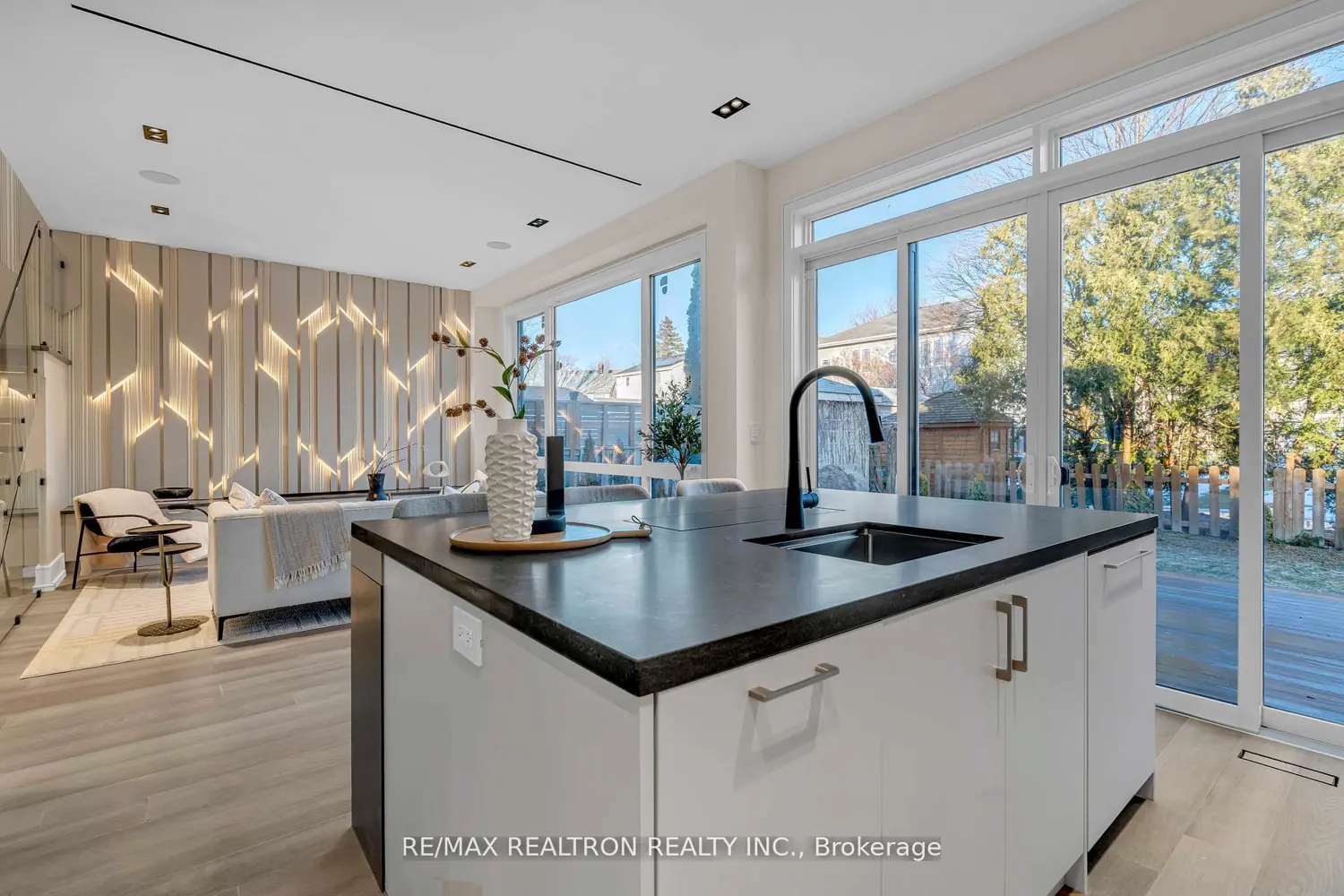 19 Topham Road photo 4