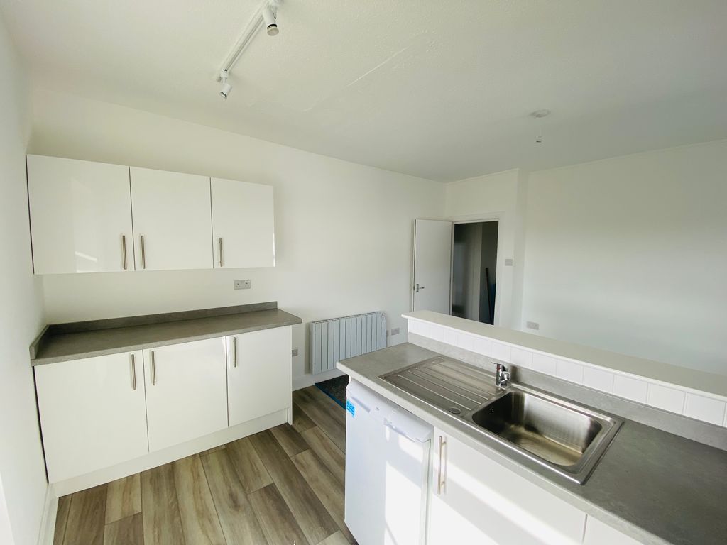 Additional image 3 of 2 bed flat to rentMarket Square, Narberth SA67