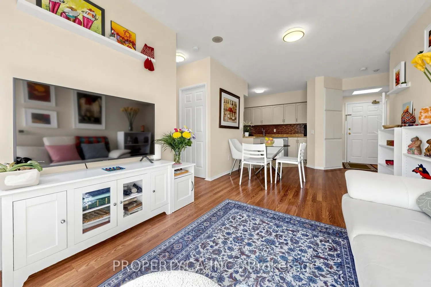 Additional image 4 of 7398 Yonge Street 107