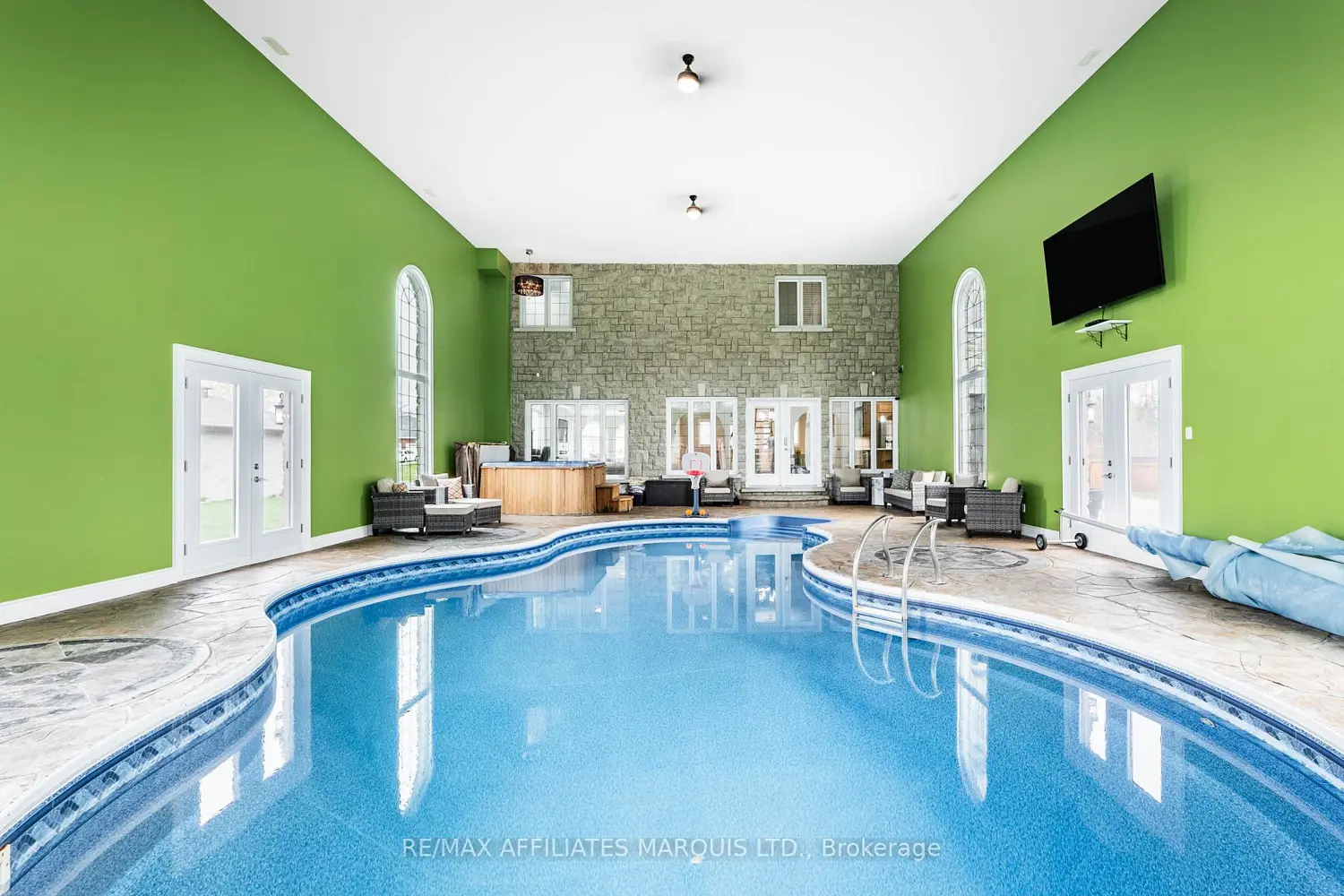 46 Chantine Drive photo 3