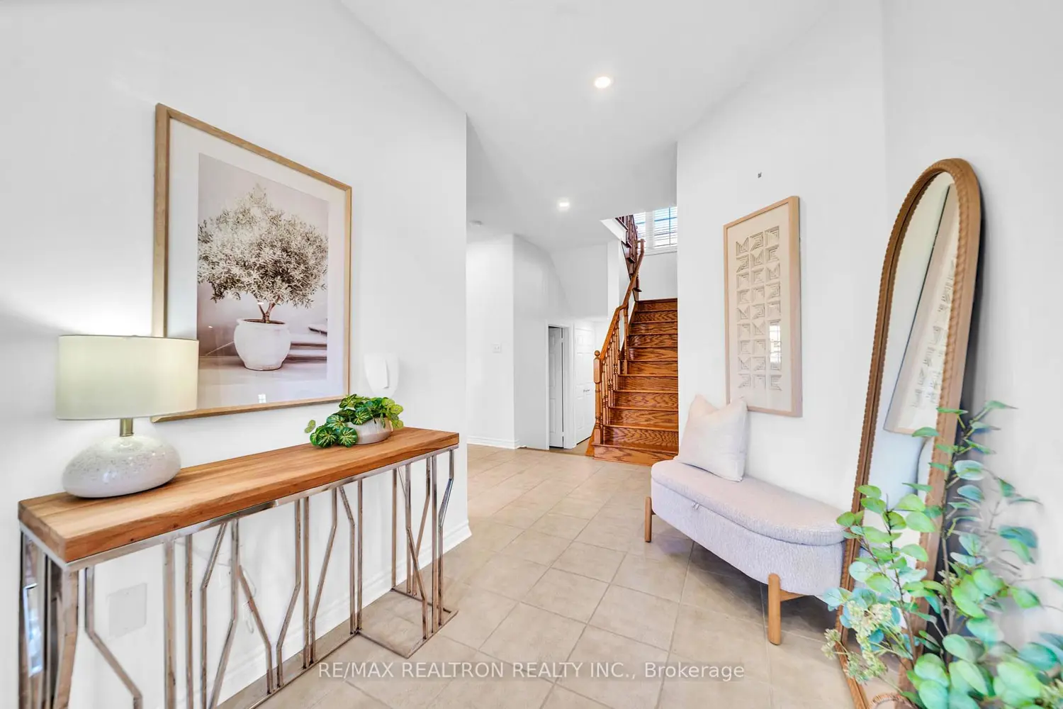 2 Whitestone Drive photo 2