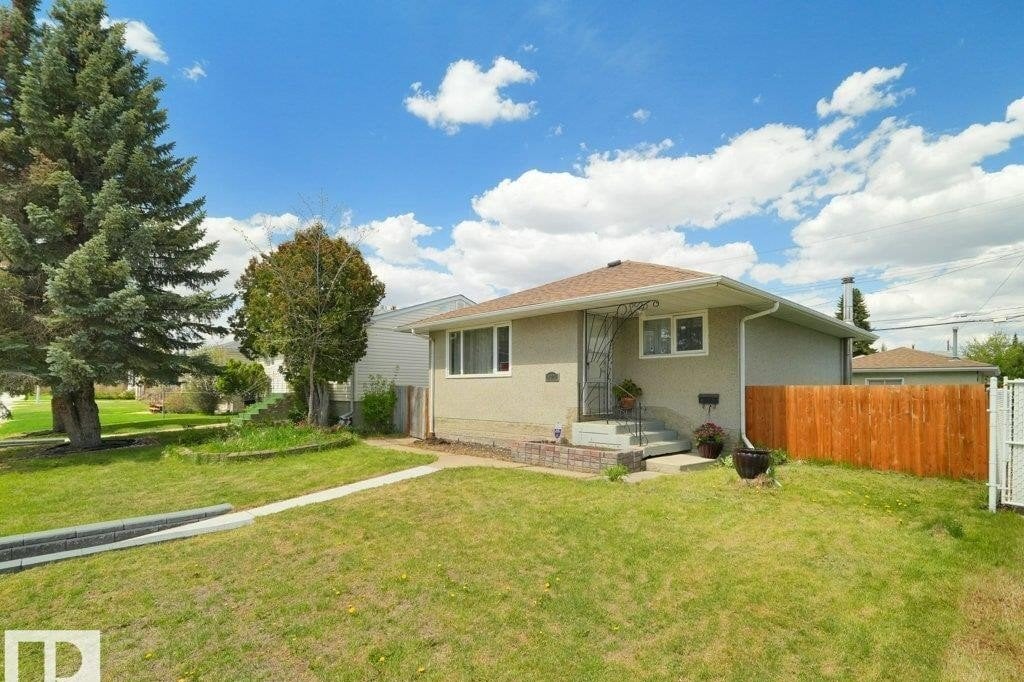 Additional image 7 of 6324 132 Avenue NW, Edmonton, AB, T5A0J7