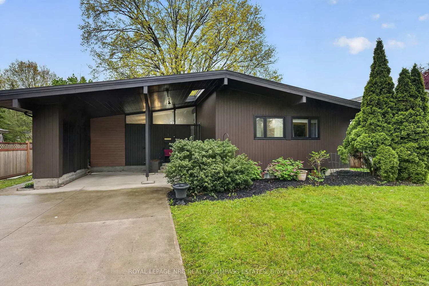 3 West Hampton Road