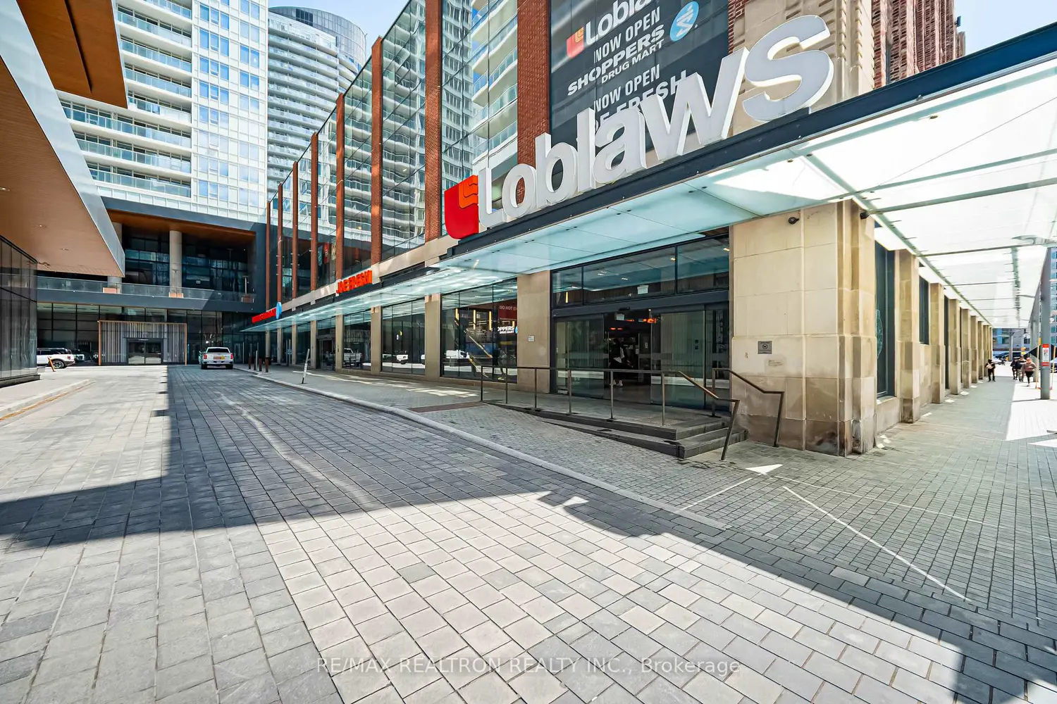 Additional image 19 of 19 Bathurst Street 811