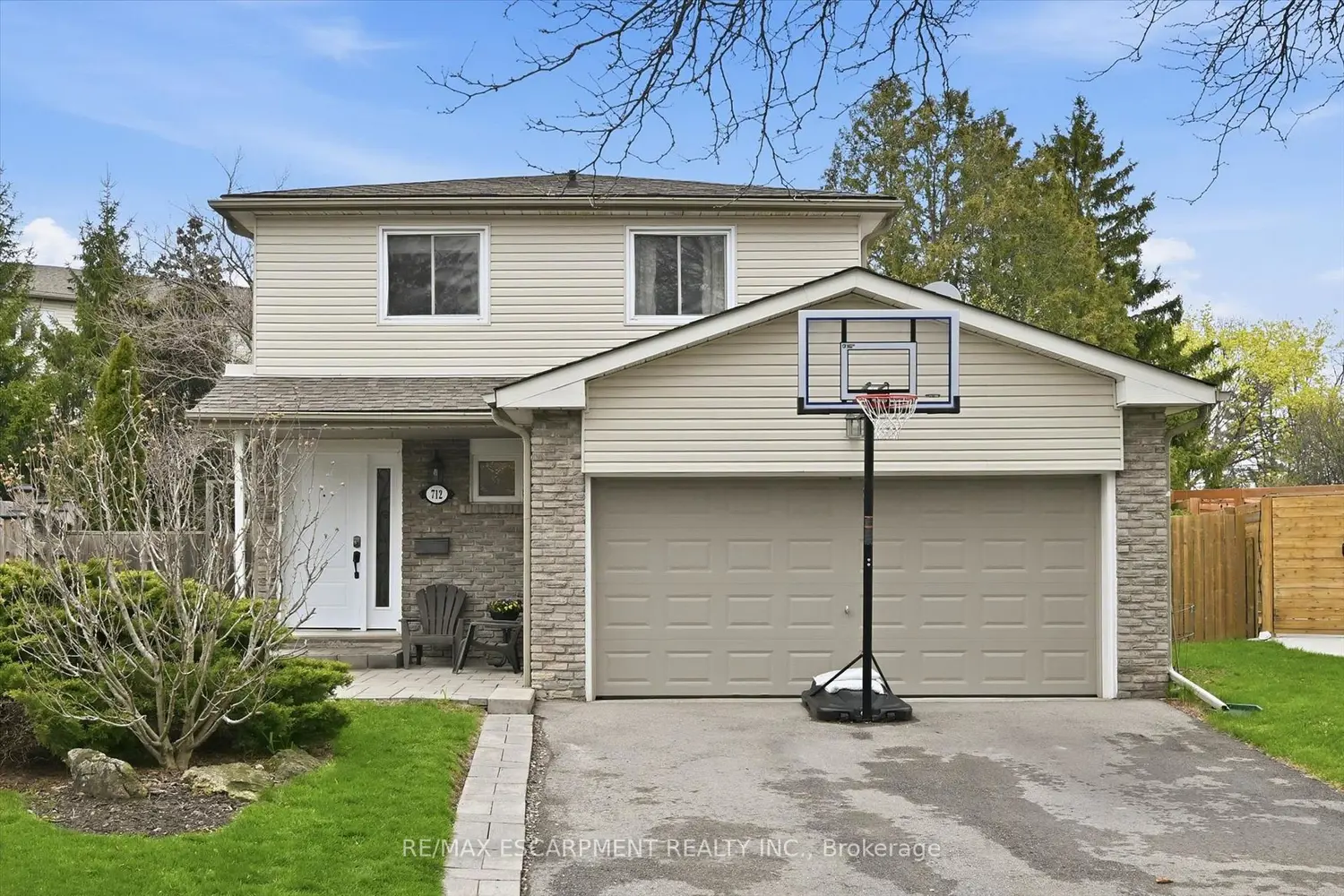 712 Auburn Crescent