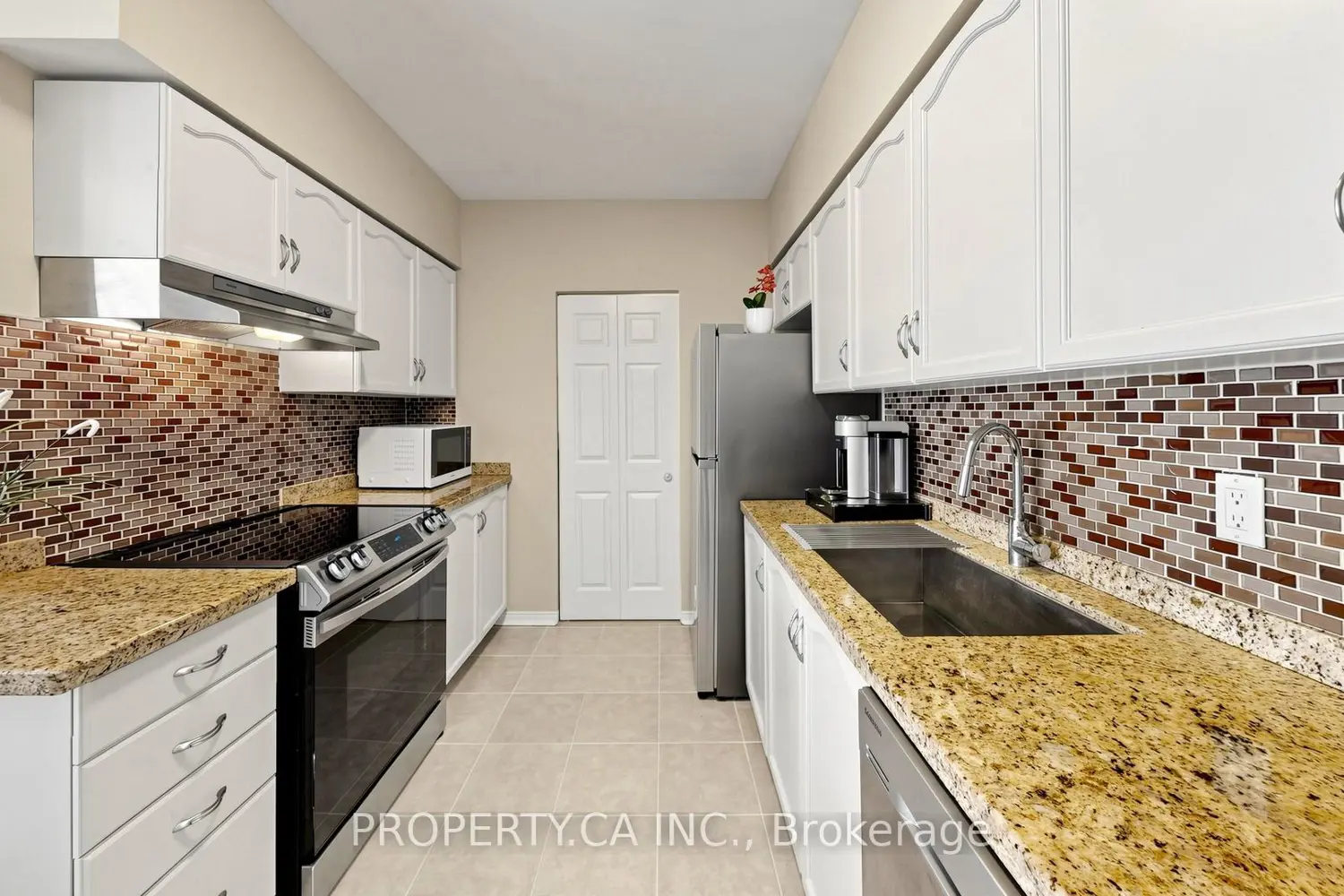 Additional image 7 of 7398 Yonge Street 107