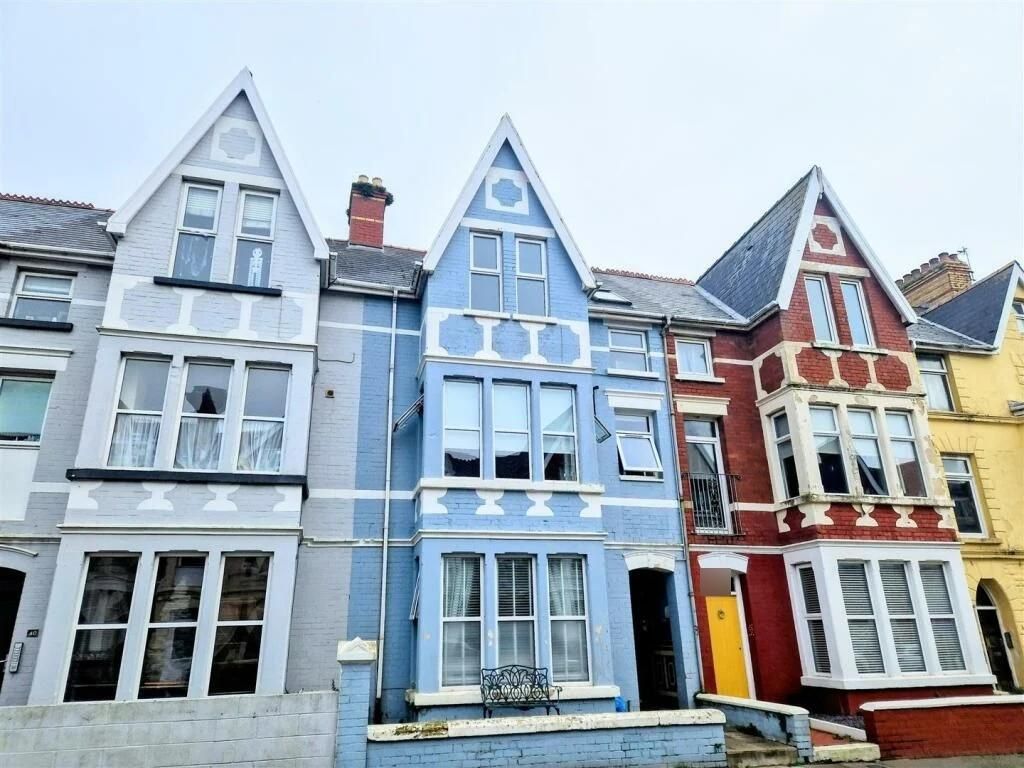 1 bed flat to rentMary Street, Porthcawl CF36
