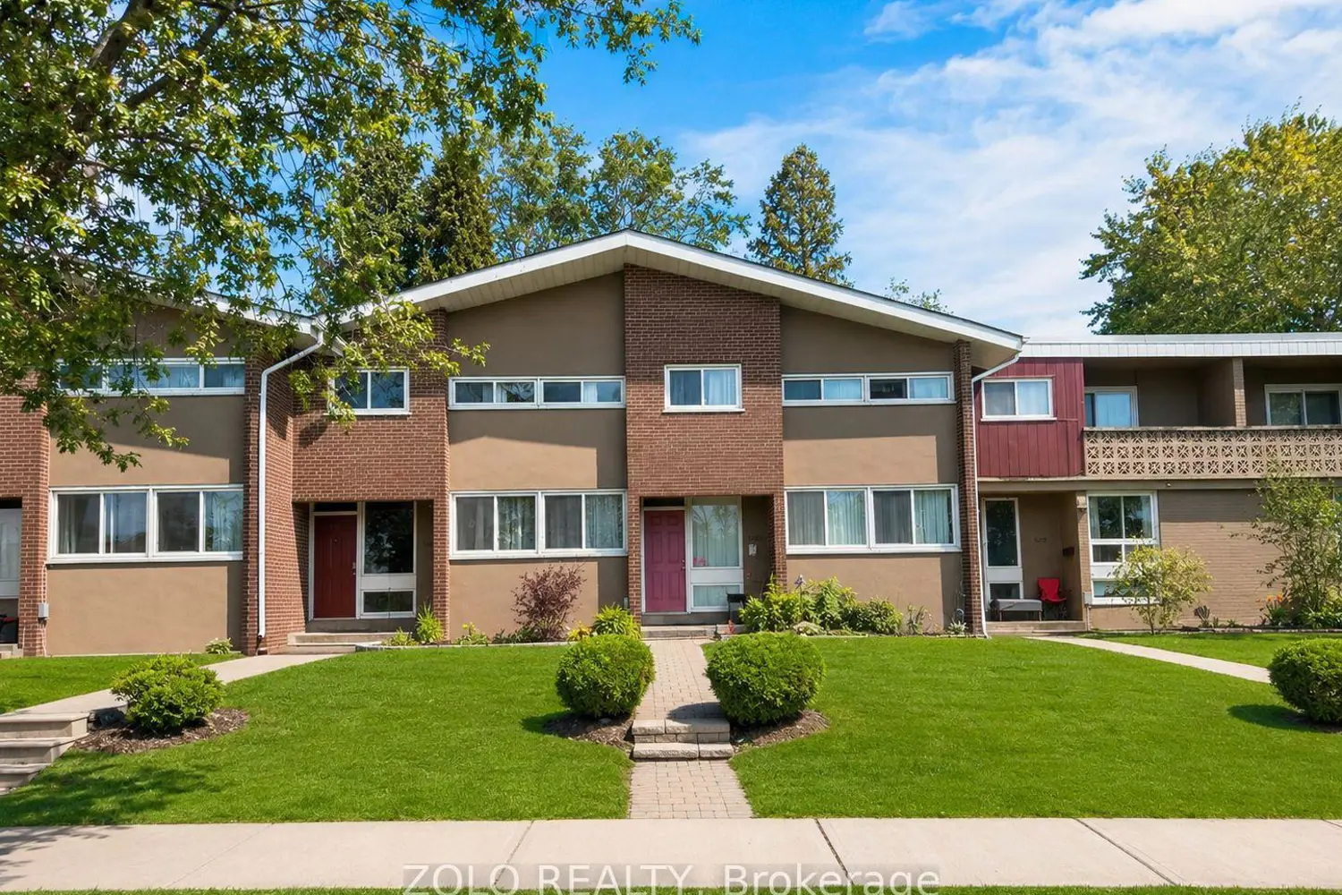 3250 The Credit Woodlands 16