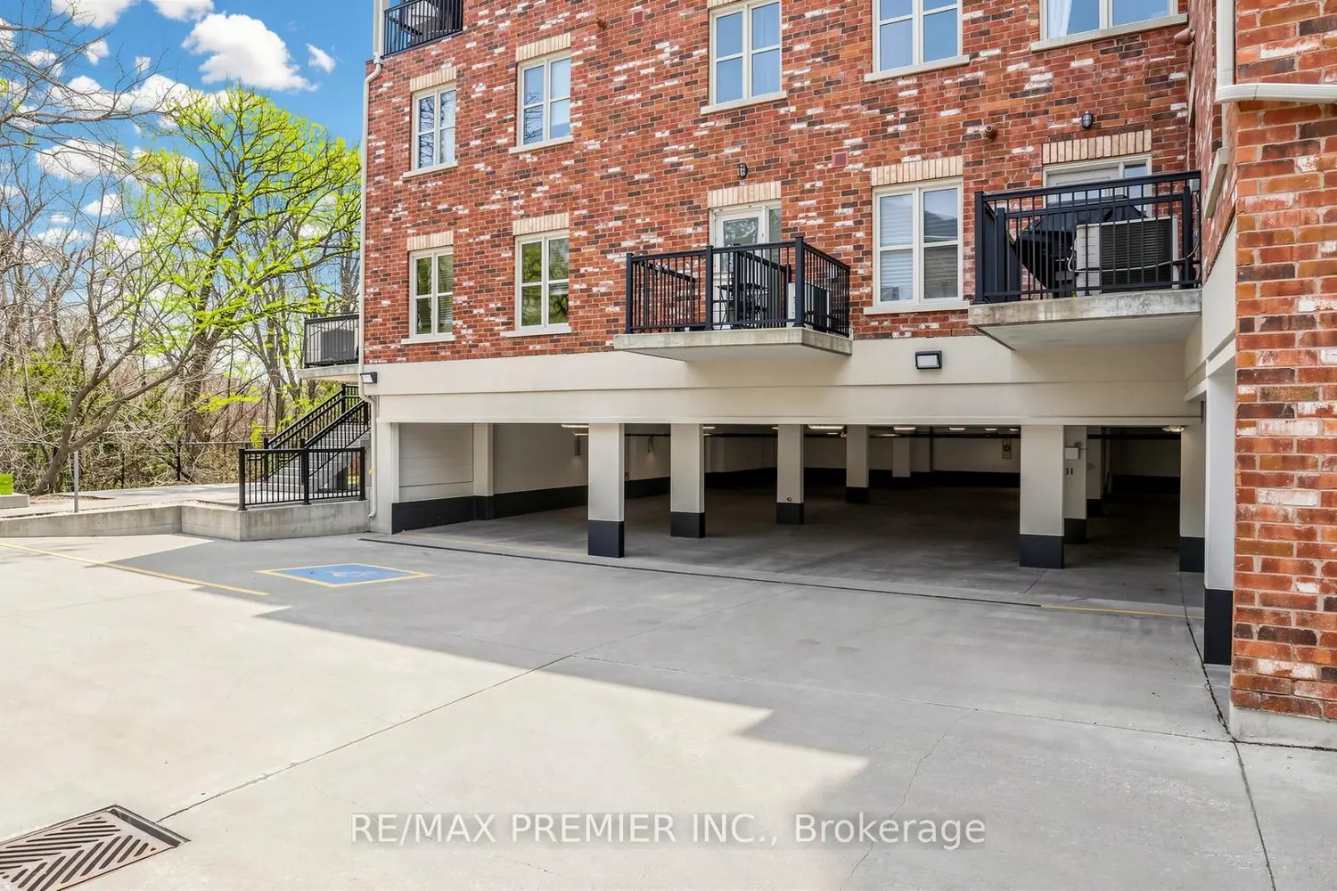 Additional image 18 of 9589 Keele Street 106