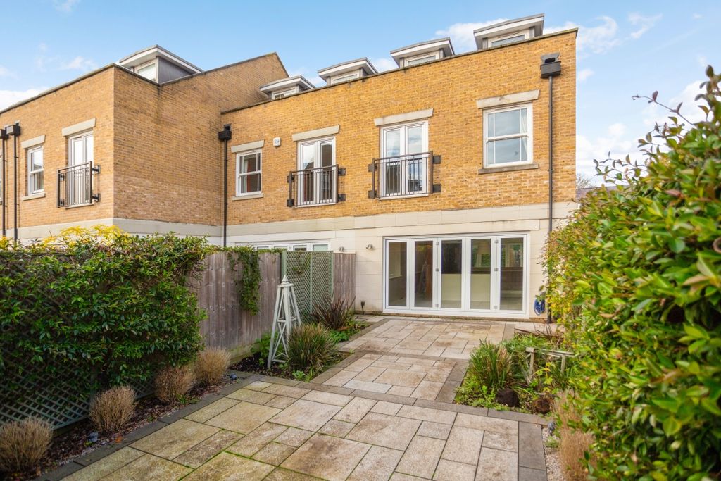 Additional image 14 of 4 bed town house to rentHawtrey Road, Windsor SL4
