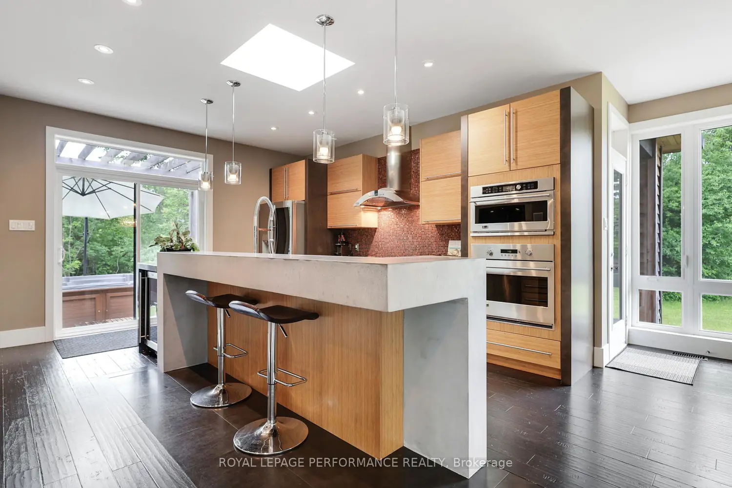 1141 Julia Court photo 4