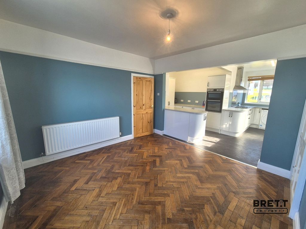 Additional image 5 of 4 bed detached house to rent14 Pointfields Crescent, Hakin, Milford Haven, Pembrokeshire. SA73