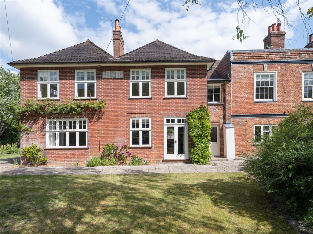 Additional image 26 of 5 bed property to rentDe Vaux Place, Salisbury SP1
