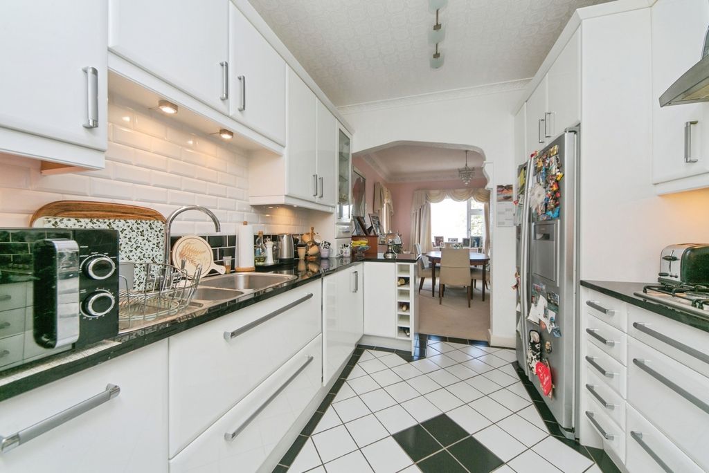 Additional image 5 of 2 bed flat for saleEverard Road, Rhos On Sea, Colwyn Bay, Conwy LL28
