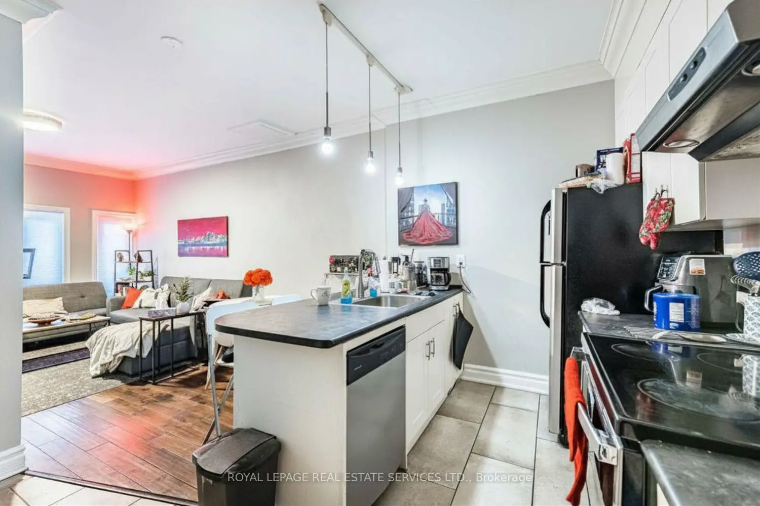 294 Gerrard Street photo 3