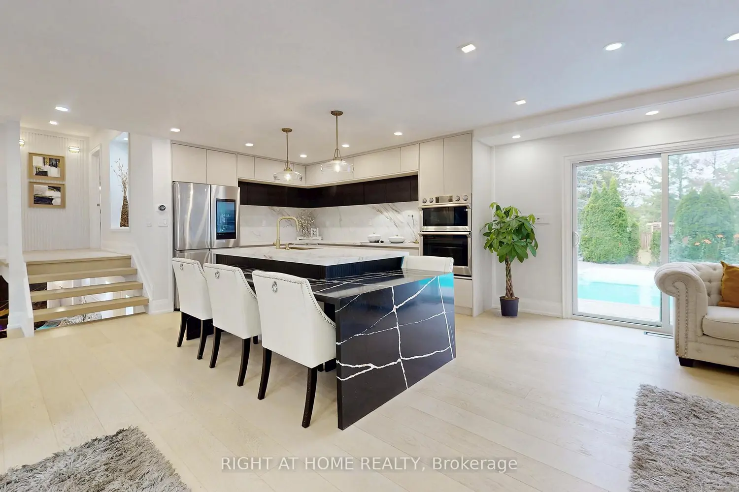 388 Bouchier Street photo 2