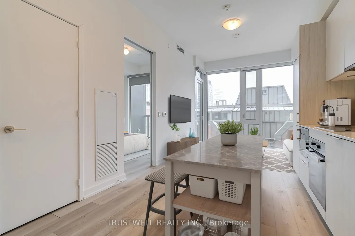 158 Front Street 1004 photo 2