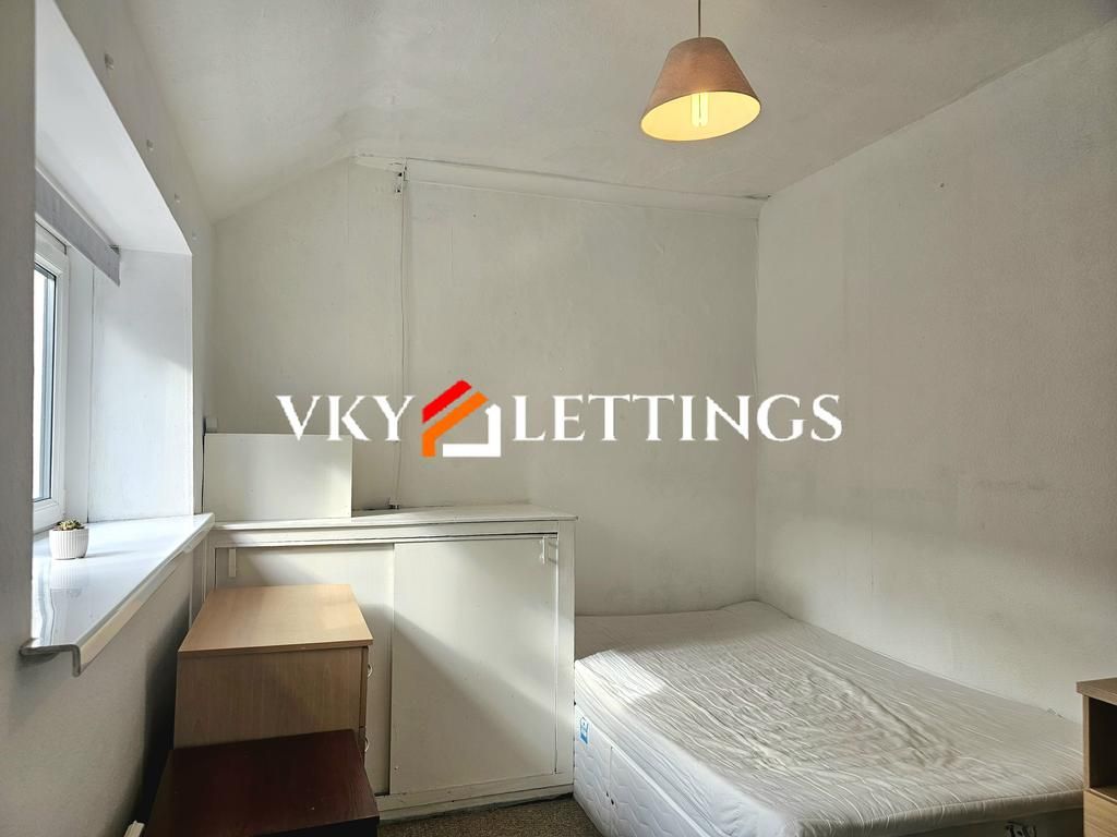 Additional image 2 of 4 bed shared accommodation to rentBrook Street, Pontypridd CF37