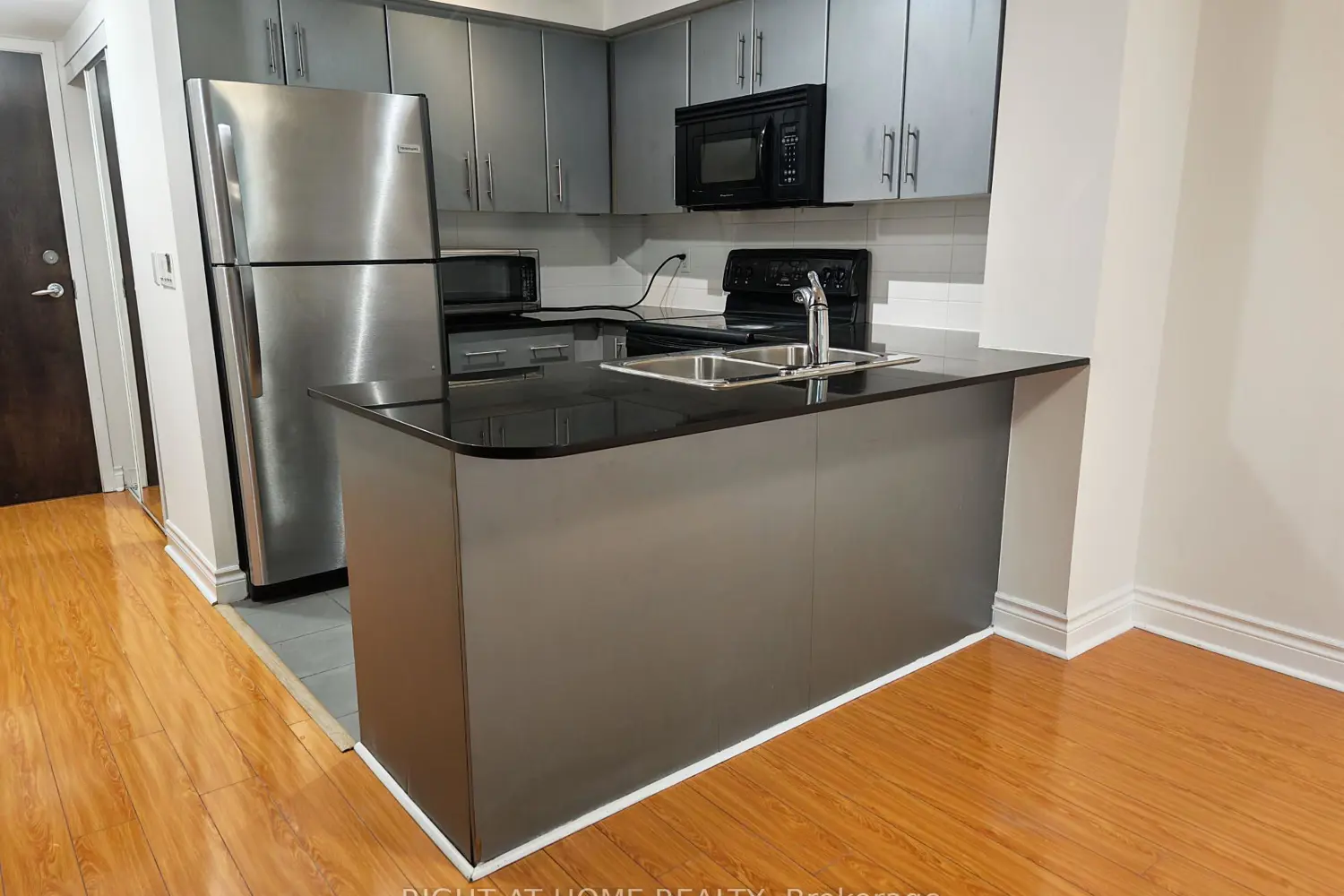 Additional image 6 of 12 Yonge Street 503