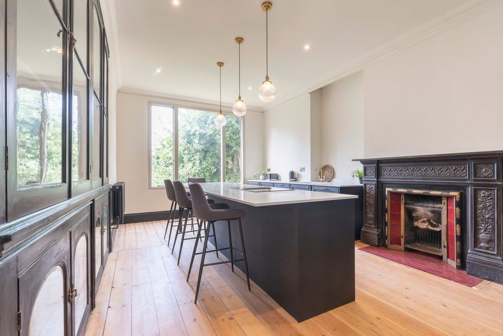 Additional image 5 of 7 bed detached house to rentLondon Road, Cheltenham GL52