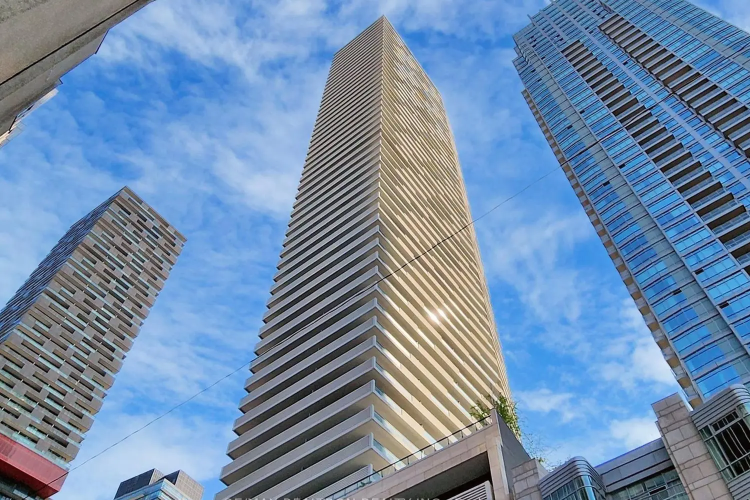Additional image 19 of 2221 Yonge Street 213