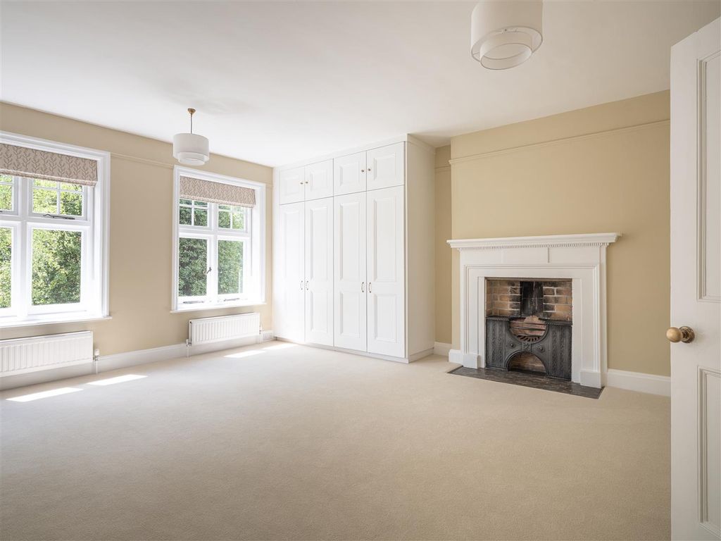Additional image 15 of 5 bed property to rentDe Vaux Place, Salisbury SP1