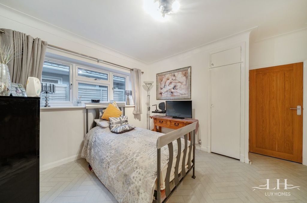 Additional image 14 of 3 bed detached bungalow for saleBrook Close, Romford RM2