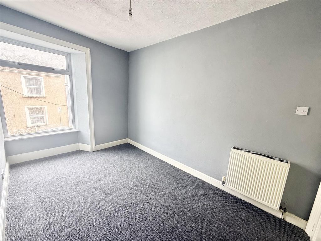 Additional image 10 of 3 bed property to rentLaws Street, Pembroke Dock SA72