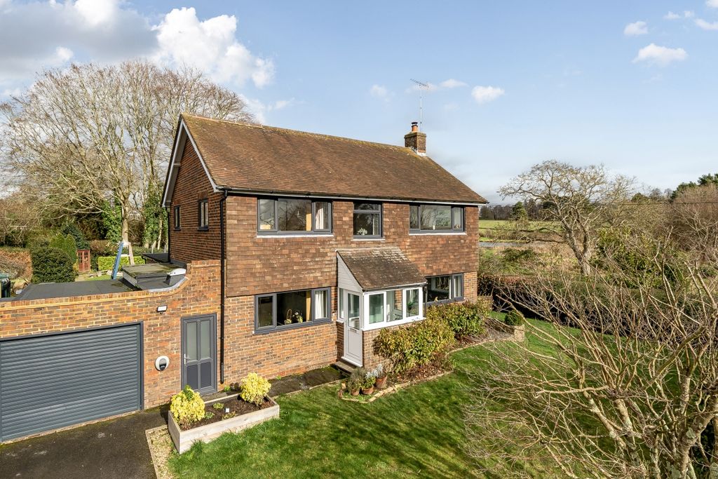 4 bed detached house to rentMill Close, Lower Beeding, Horsham RH13