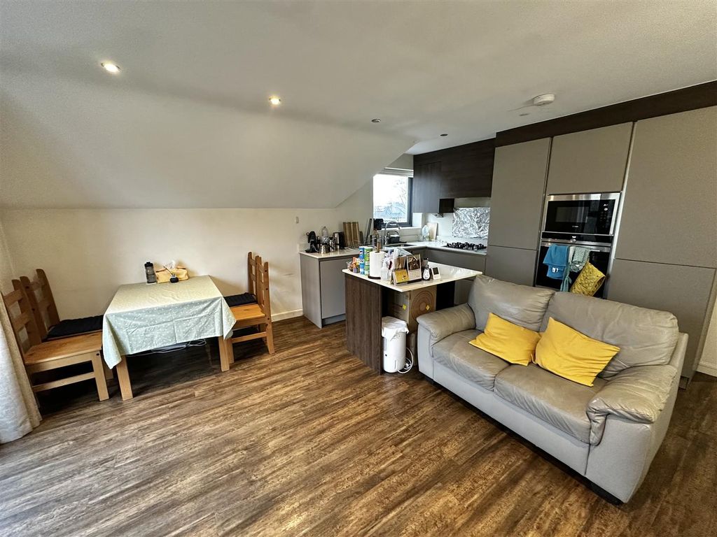 Additional image 6 of 2 bed flat to rentStratford Road, Shirley B90