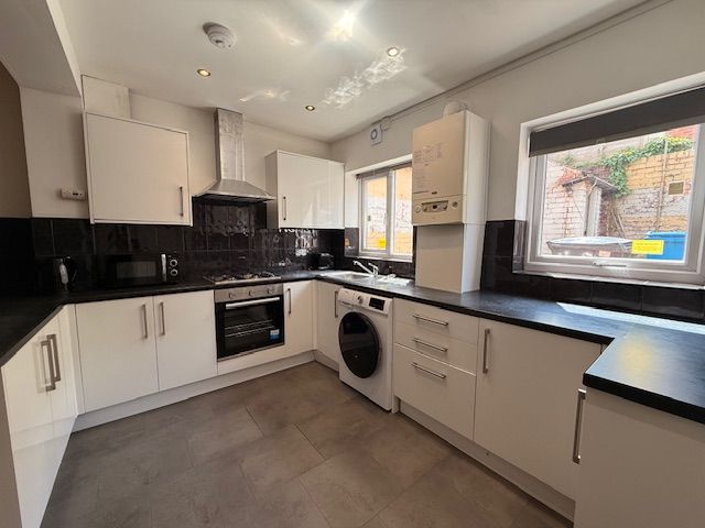 Additional image 2 of 5 bed shared accommodation to rentAlderson Road, Sheffield S2