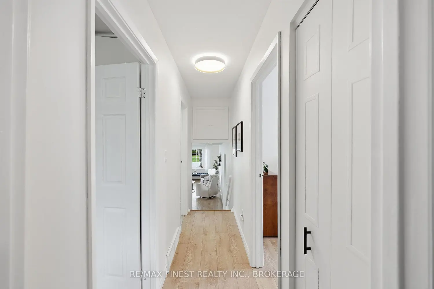 Additional image 5 of 902 Pembridge Crescent