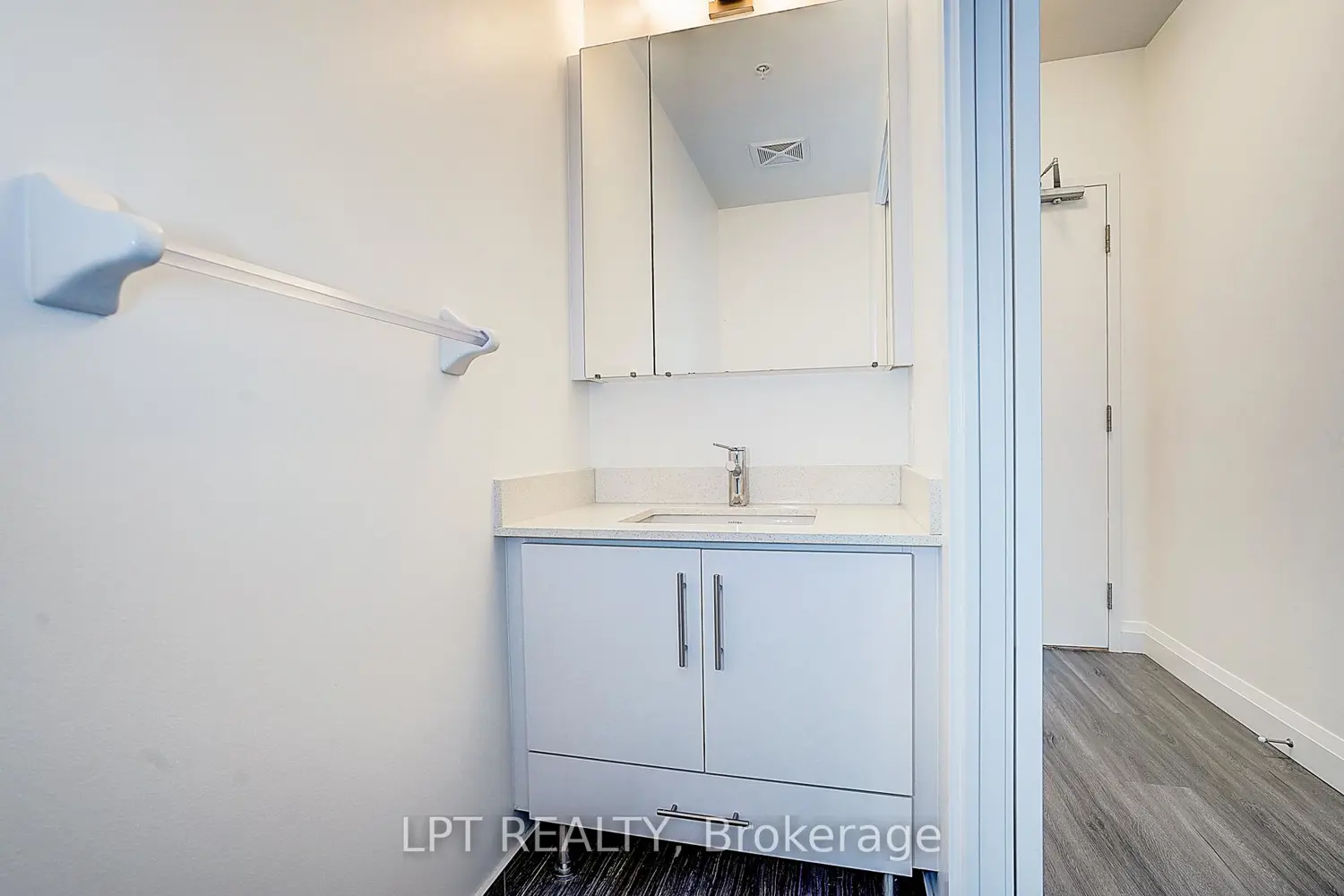 Additional image 7 of 75 Oneida Crescent 1601