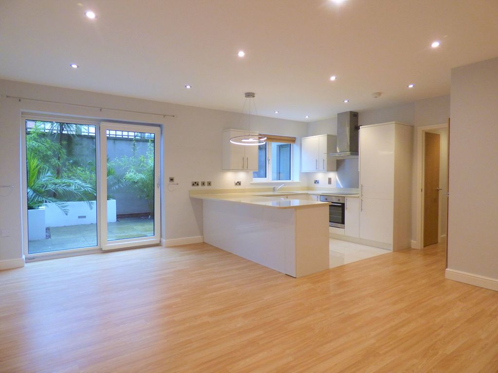 Additional image 2 of 2 bed flat to rentCrystal Mount, 59, Albert Road North, Malvern WR14