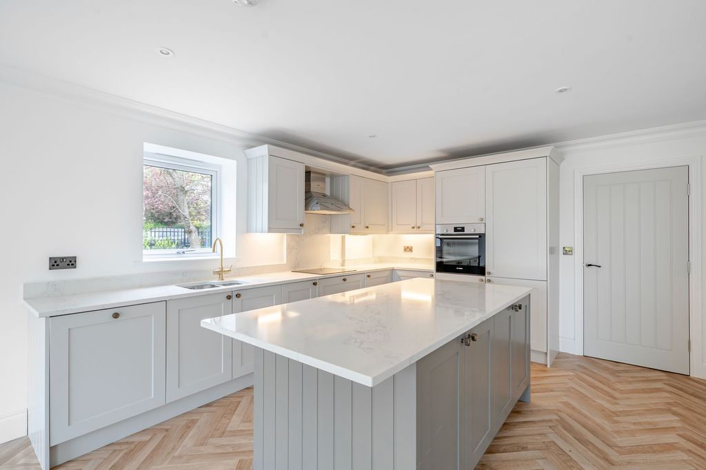 2 bed flat to rentWayside Crescent, Harrogate HG2