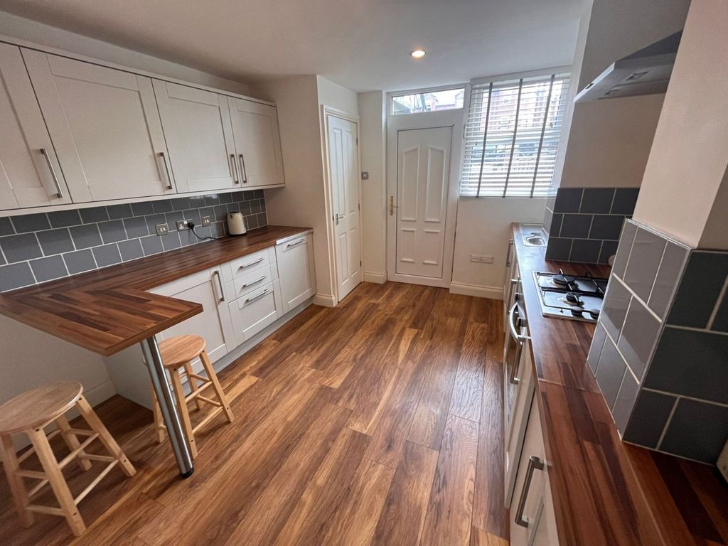 Additional image 3 of 2 bed flat to rentCardigan Road, Headingley, Leeds LS6
