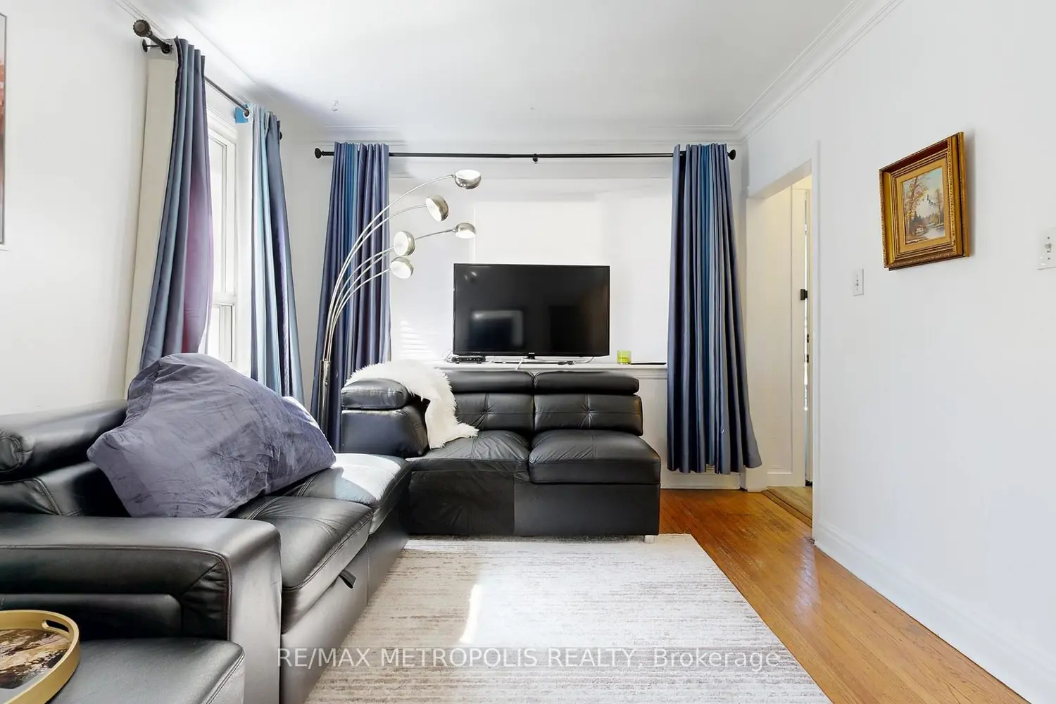 291 Kennedy Road photo 2