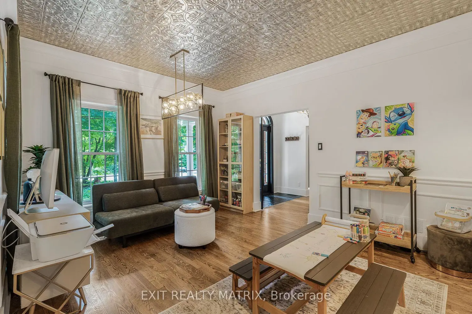 1271 Georges Vanier Drive photo 3
