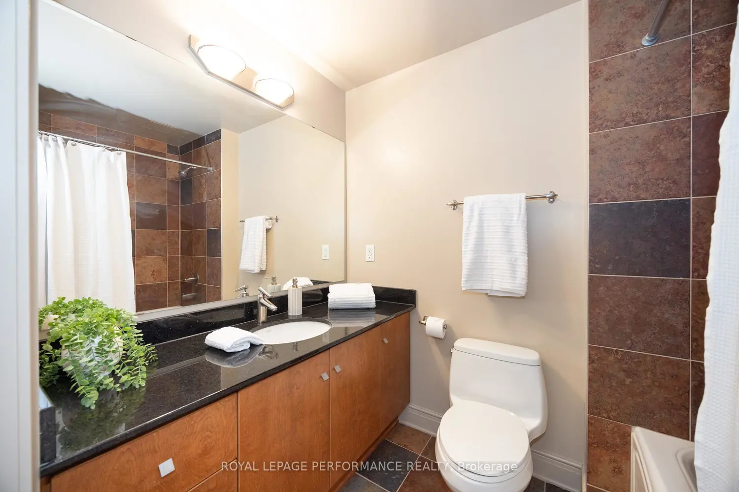 Additional image 11 of 95 Bronson Avenue 1006