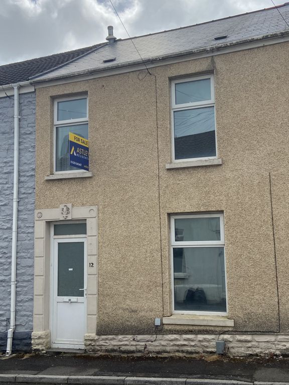 2 bed terraced house to rentHelens Road, Penrhiwtyn SA11