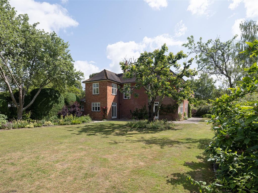 Additional image 29 of 5 bed property to rentDe Vaux Place, Salisbury SP1