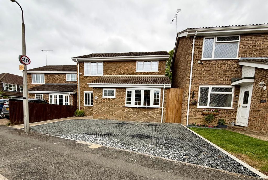 Additional image 6 of 5 bed detached house to rentGrasmere Way, Leighton Buzzard LU7