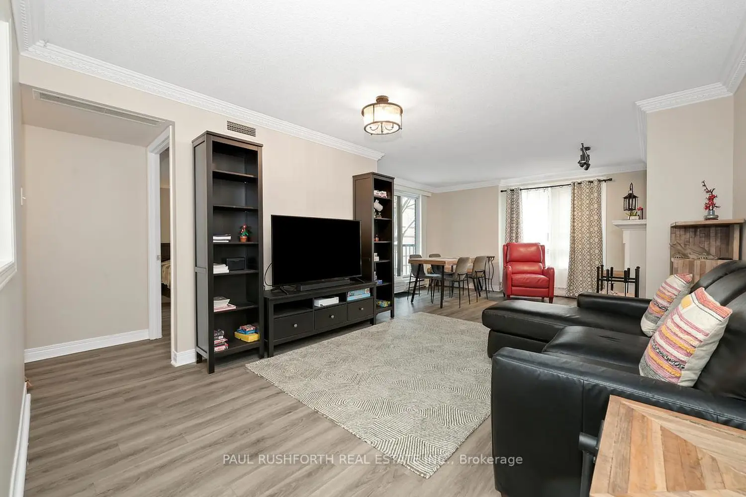 939 North River Road 202 photo 3