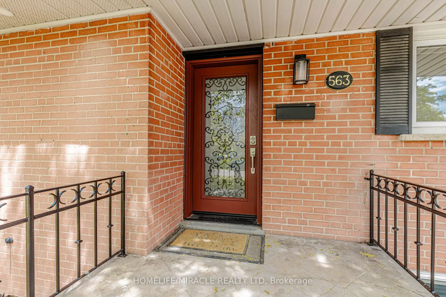 Additional image 3 of 563 Taplow Crescent