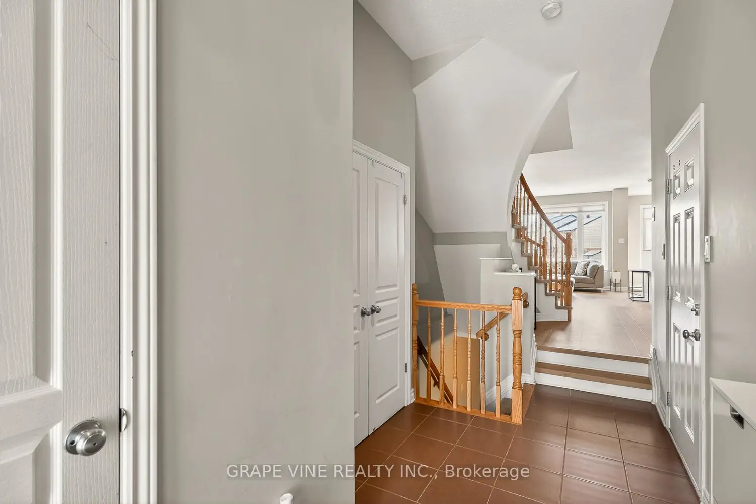 510 Grand Tully Way photo 2