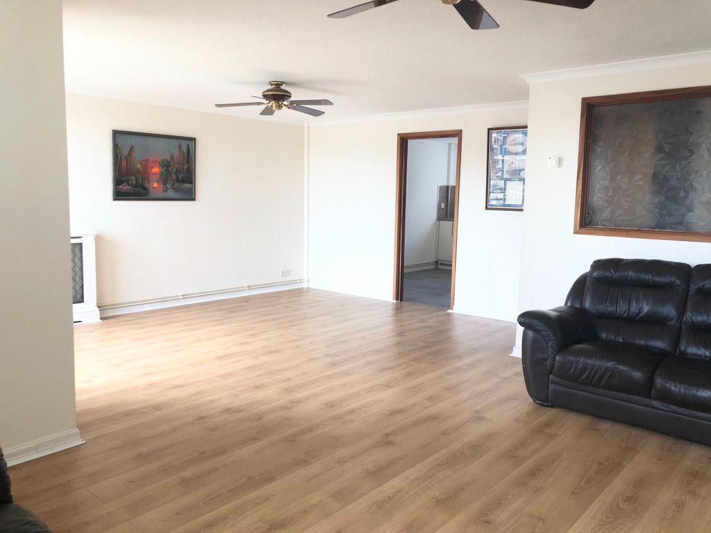 Additional image 2 of 4 bed flat to rentPenryce Court, Victoria Quay, Maritime Quarter, Swansea SA1